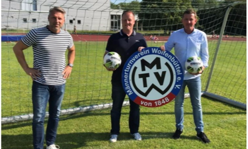 Bild von links: MTV-Sportkoordinator Fußball, Michael Nietz, Stefan Gehrke und Hannes Deicke. 