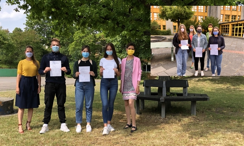 „Wir freuen uns sehr – nur sieht man das leider im Moment unter den Masken nicht.“ 