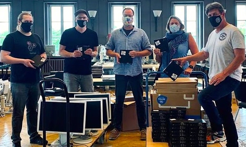 40 Computer wurden von der Initiative „Hey Alter!“ zur Verfügung gestellt.