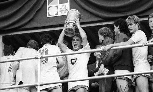 DFB-Pokalsieger 1987: Ein 3:1 im Finale gegen die Stuttgarter Kickers wurde die sportliche Sternstunde von Peter Lux.