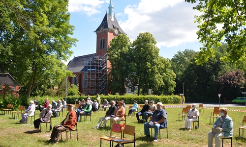 Trinitatisgemeinde Ölsburg feierte Trinitatis-Sonntag unter freiem Himmel.