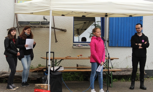 Mit ihren individuellen Reden verabschiedeten sich Anna, Lara und Julia (v.l.) nach fünf ereignisreichen Jahren aus dem Kinderbeirat der Stadt Wolfsburg.
