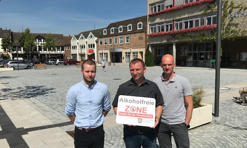 Von links zu sehen: Sören Schnepf, Mitarbeiter Ordnungsamt; Rainer Apel, Stadtdirektor; Tobias Isensee, Leiter Ordnungsamt.