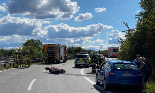 Der Motorradfahrer war alleinbeteiligt verunfallt.