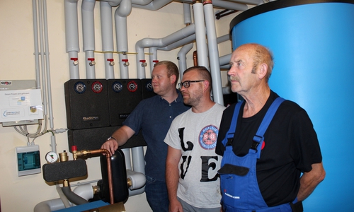 Von links: Meister Robert Miehe (Firma Plagemann und Sohn), SV-Vorstandsmitglied René Rabanus, Wolfgang Ebe (Plagemann und Sohn).