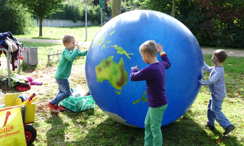 Kinder spielen bei einem der Angebote der EFB.