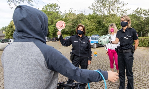Das Tragen eines Fahrradhelms kann Radfahrern das Leben retten.