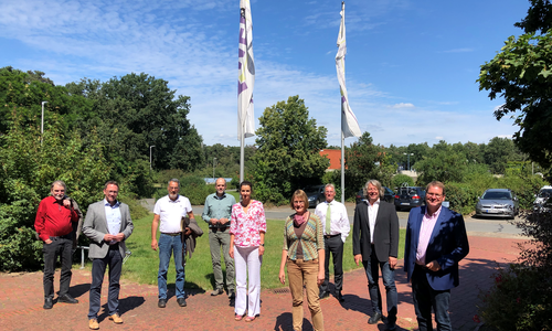 Foto von rechts: Marcus Bosse, Hans-Georg Bachmann, Dr. Gerhard Meier, Christiane Böse, Michaela Seeger, Ernst-Dieter Meinecke, Axel Brammer, Volker Senftleben und Gerd Hujahn.