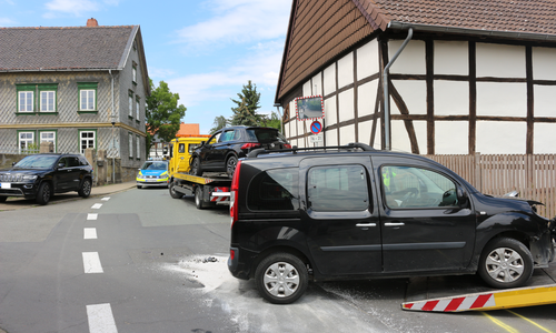 Die beiden Autos waren im Bereich der Drehstraße kollidiert.
