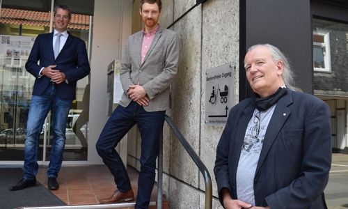 Axel Dietsch (rechts) kümmert sich als Stadtbehindertenbeauftragter um die Belange von Menschen mit Behinderungen in der Stadt Goslar. Oberbürgermeister Dr. Oliver Junk (links) und Sven Busse, Fachdienstleiter Bildung und Soziales, freuen sich auf die Zusammenarbeit.