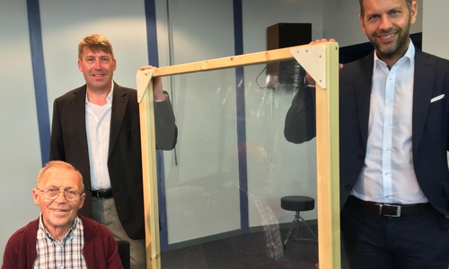 Von links: Hans Meyer, Andreas Meyer (Leiter Musikschule der Stadt Wolfsburg), Kulturdezernent Dennis Weilmann.