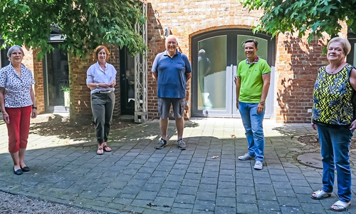 Die Peiner Gästeführerinnen und -führer freuen sich, demnächst wieder auf interessanten Rundgängen unterwegs zu sein. Von links: Gudrun Steffen, Sylvia Knapek-Wodausch, Norbert Möck, Knut Papenberg und Helga Brennecke.