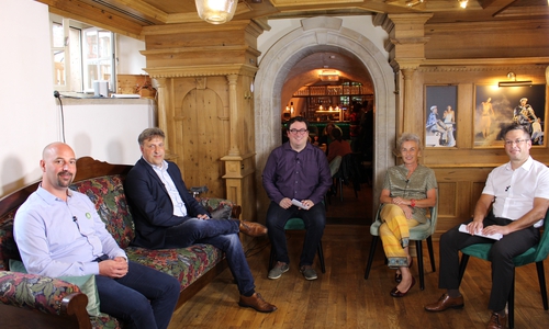 In der Talkshow gab es durchaus kontroverse Ansichten. v.l. Dr. Roland Diesel, Stadtrat Thorsten Drahn, Moderator Werner Heise, Dr. Silvana Preuße und Ingo Beier.