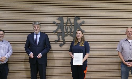 Von links: Florian Sevgili (Leiter Rettungsdienst ASB), Erster Kreisrat Henning Heiß, Ina Scheithauer (Organisatorische Leiterin Rettungsdienst) und Thorsten Radigk (Abteilungsleiter Bevölkerungsschutz beim Landkreis Peine)