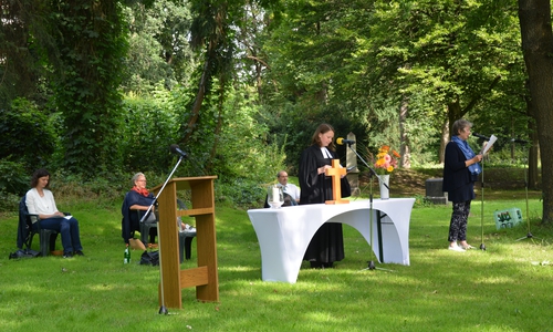Heidrun Gunkel gestaltete gemeinsam mit Kirchenvorstehern den Gottesdienst.
