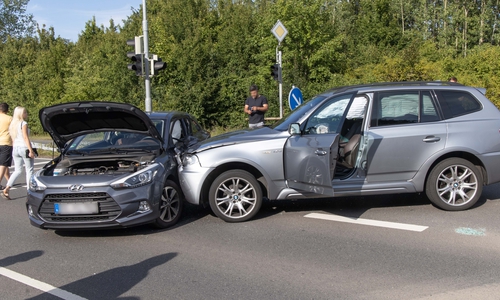 Die Fahrerin des BMW verursachte den Unfall.