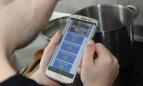 Die RehaGoal-App unterstützt Menschen mit einer Behinderung im Alltag.