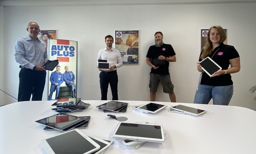 Die Jugendförderung Wolfsburg freut sich über 30 gebrauchte Tablets von der AUTOPLUS AG für die Offene Kinder- und Jugendarbeit. Foto: Stadt Wolfsburg