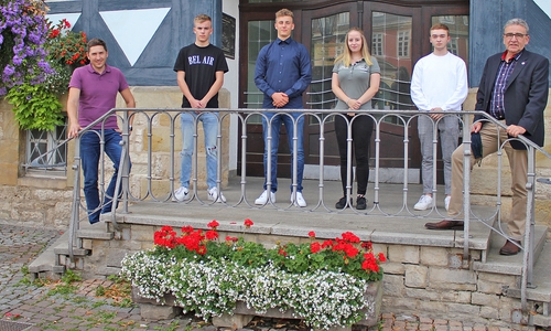 Die „Neuen“ im Rathaus (v. l.): Sebastian Sontopski, Fabian Paschek, Kolja Jäkel, Deborah Liedloff, Philipp Künnemann und Bürgermeister Thomas Pink.