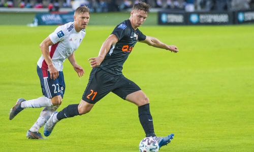 Bartosz Bialek (rechts) spielt nun für die Wölfe.