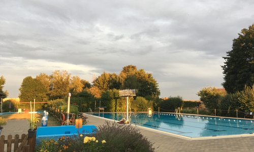 Das Dettumer Freibad will die Saison eine Woche eher beenden.