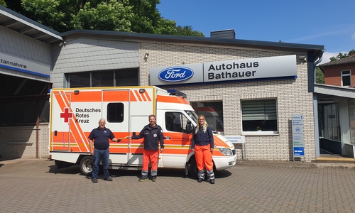 Der DRK-Ortsverein Braunlage bedankt sich beim Autohaus Bathauer für die Reparatur des Rettungwagens.