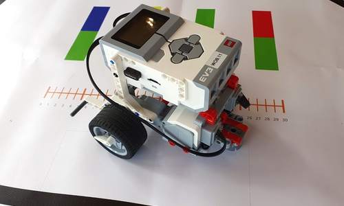 Bei der Ferienaktion "Robo-Wars" im Jugendhaus X-trem erweckten die teilnehmenden Jugendlichen ihre Roboter zum Leben. 