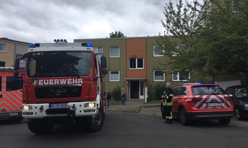 Die Feuerwehr nahm das angebrannte Essen vom Herd und lüftete die verrauchte Wohnung. 