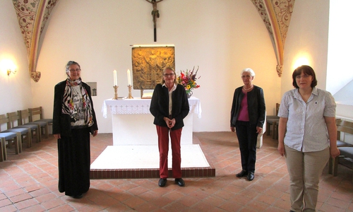 Nach dem Gottesdienst in Cremlingen: Pfarrerin Dr. Antje Labahn, Organistin Ulrike Rohlfs, stellv. Kirchenvorstandsvorsitzende Marianne Buchholz und Kirchenvorstandsvorsitzende Julia Brandes.