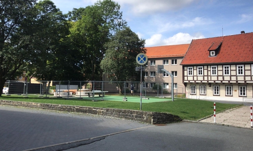 Die Bewohner können den großen Außenbereich nun wieder ohne Bauzäune nutzen. Archivbild.