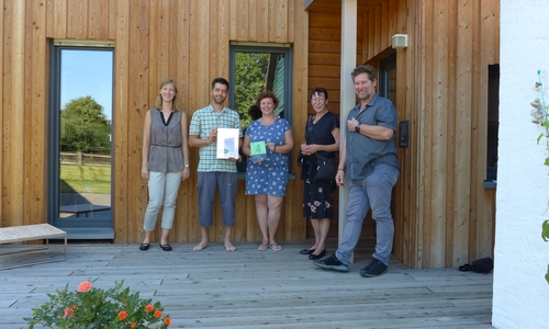 Von links: Anna-Elisa Nestmann (Landkreis Goslar), Jörg und Stephanie Edelmann, Ute Meermann-Hirsch (Energieeffizienzberaterin) und Michael Stieler (ERA).