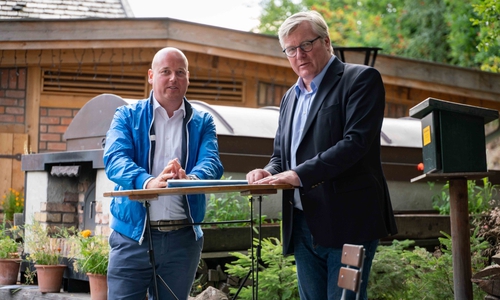 Holger Bormann (links) und Dr. Bernd Althusmann im Gespräch in Wolfenbüttel.