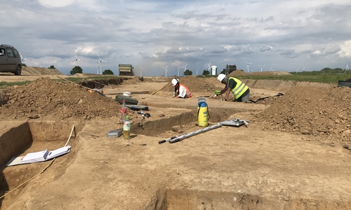 Bei Wartjenstedt und Westlinde wurden Siedlungsreste aus der Bronzezeit gefunden.