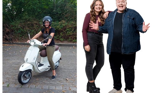 Sarah aus Wolfsburg freut sich über ihre neue Vespa. Als Big Nick und Doro bei ihr anriefen, war sie baff.