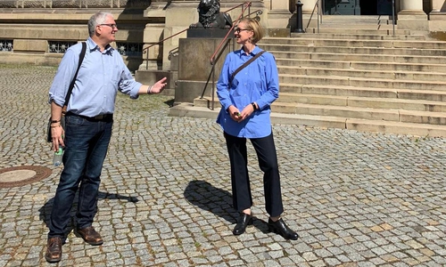 Ottmar von Holz und Ulrike Krause nach dem Besuch der Herzog-August-Bibliothek.