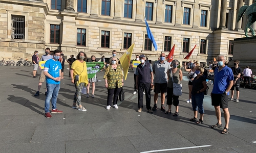 Von links: Max Weitemeier, Susanne Schütz und die Mitglieder des Moct e.V. mit Vorsitzenden Ingeborg Stange (3.v.l.) und Alex Walter (4.v.l.).