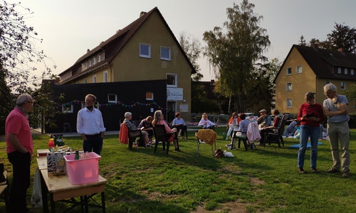 Beim Garten-Picknick im Stadtteiltreff "Die Ulme" herrschte große Wiedersehensfreude. 