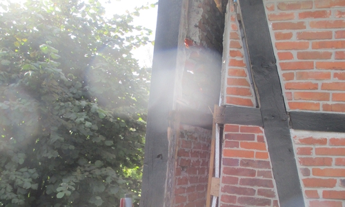 Nicht nur die Schuppenwand wurde bei dem Unfall beschädigt.