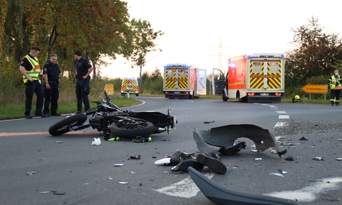 Zwischen Klein Flöthe und Ohlendorf kollidierte am Dienstagabend eine Kradfahrerin mit einem Auto. 