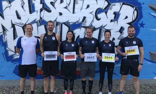 Zufrieden und glücklich nach dem Lauf: Carsten Knolle, Mathias Urbatsch, Kathrin Neumann, Ruben Maurer, Jeannette Starker und Johannes Rumpf (v. li.).