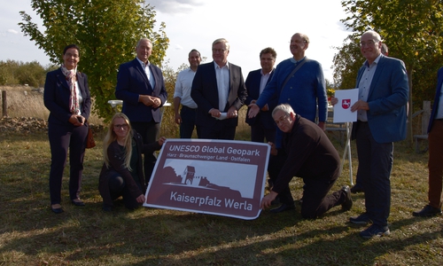 Am Donnerstag konnte auf der Kaiserpfalz Werla der Förderbescheid übergeben werden. 