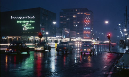 Lichter der Großstadt: Imperial-Kreuzung bei Nacht. 