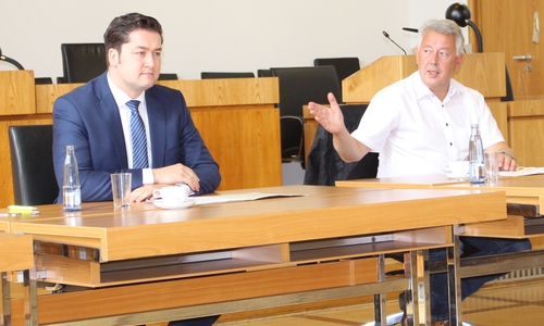 Dr. Thorsten Kornblum (li.) und Jörg Reincke bei der Pressekonferenz.