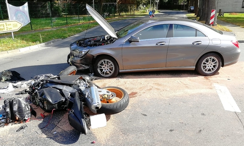 Der Motorradfahrer wurde lebensgefährlich verletzt.