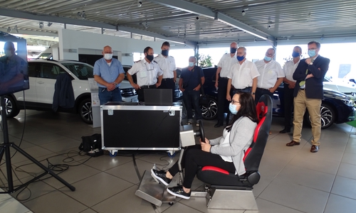 Die Auszubildenden durften den Simulator als erstes testen.