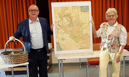 Elisabeth Schwieger und Andreas Meißler vom Gärtnermuseum waren im Gemeindezentrum St. Thomas zu Gast.