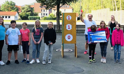 Der Weisse Ring und die Polizei vermitteln den Kindern gemeinsam, wie wichtig Zivilcourage ist.