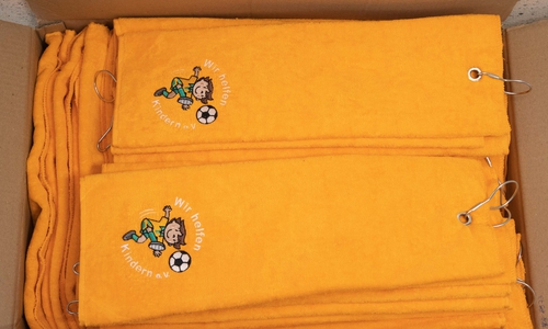 Die Golfhandtücher mit dem Logo des Vereins 