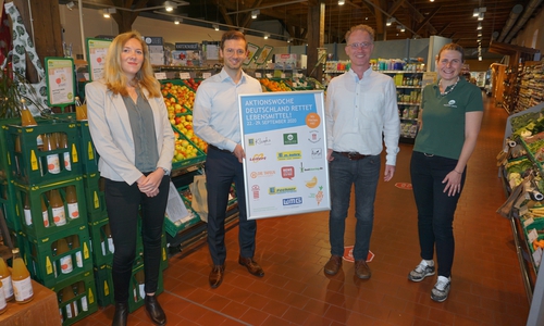 Josephine Bohlmeier und Jan-Hendrik Klamt (Wirtschaftsförderung der WMG), Ralf und Anja Schubert von Mutter Grün.