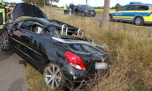 Der Wagen war aus der Kurve geflogen und hatte sich überschlagen. 